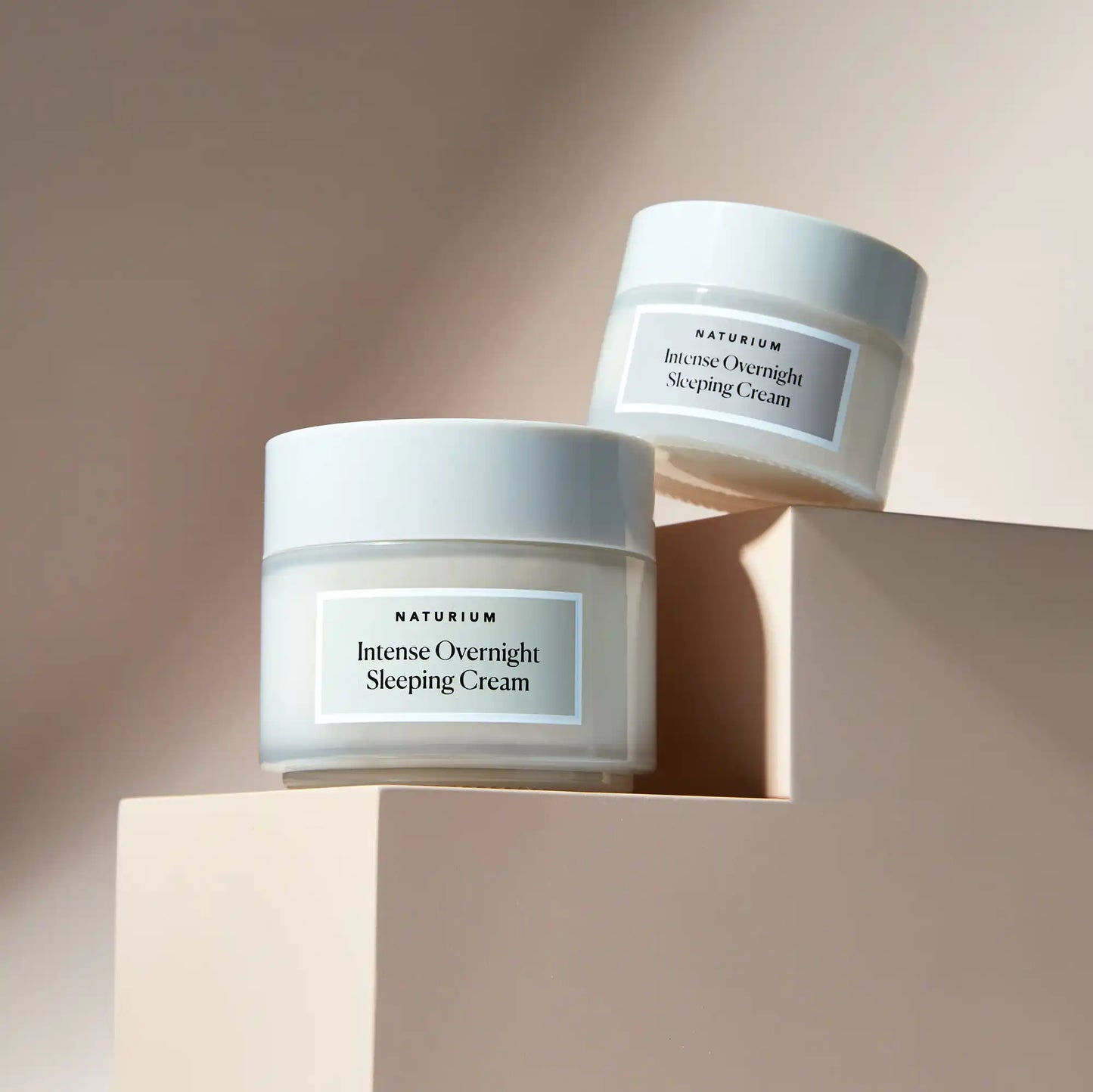 intense-overnight-sleeping-cream-jumbo-o0 11_18_2021_Naturium0552-crop.webp