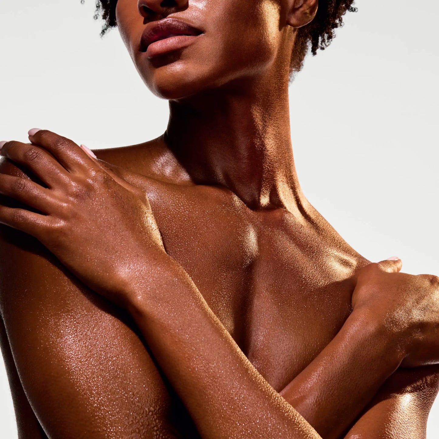 the-glow-getter-multi-oil-body-scrub-t8 NATR-40028-Alt-Image-The_Glow_Getter_Multi-Oil_Body_Scrub-06_1.webp